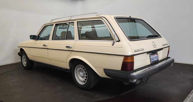 Mercedes 300 TD wagon Beige de 1982