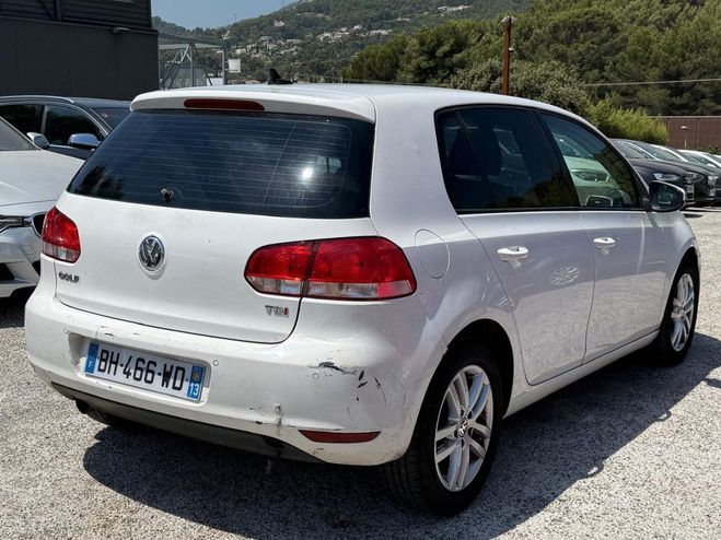Volkswagen Golf VI 1.6 TDI 105CH BLUEMOTION FAP CONFORTL BLANC de 2011