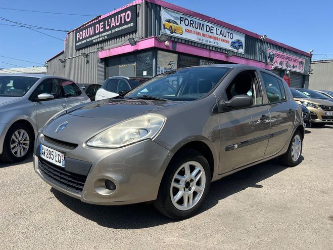 Renault Clio (2) 1.5 DCI 70 DYNAMIQUE 5P EURO5 CTOK M Gris de 2010