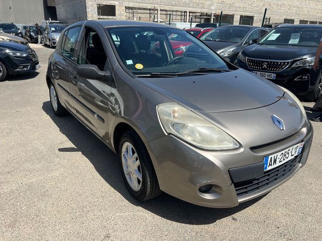 Renault Clio (2) 1.5 DCI 70 DYNAMIQUE 5P EURO5 CTOK M Gris de 2010