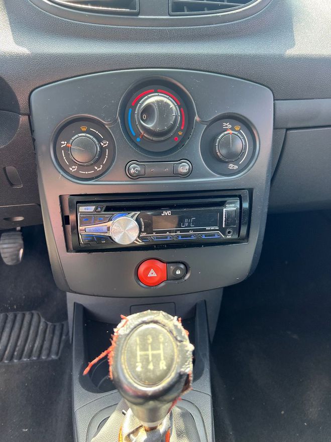 Renault Clio (2) 1.5 DCI 70 DYNAMIQUE 5P EURO5 CTOK M Gris de 2010