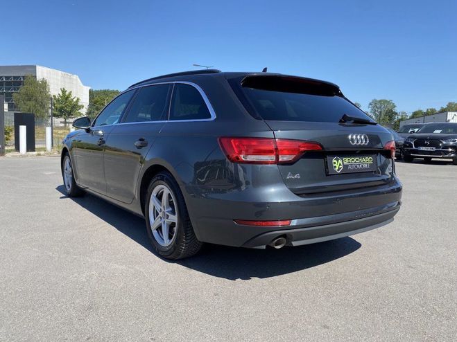 Audi A4 AVANT 2.0 TDI 150 Ch business line ultra Gris de 2017