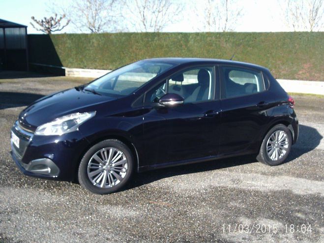 Peugeot 208 1.2 PureTech 82ch BVM5 Style Bleu Fonc� de 2018