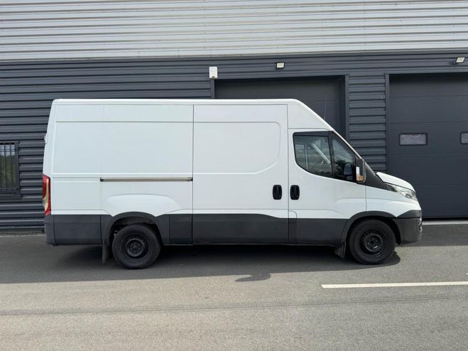 Iveco Daily FGN 35 S 14 V12 L2H2 QUAD-LEAF HI MATIC  BLANC de 2017