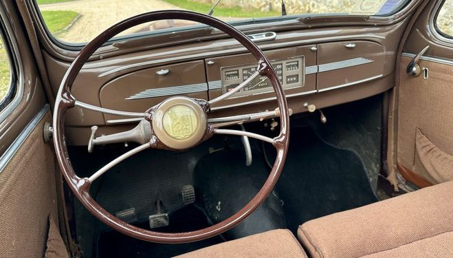 Peugeot 203 a berline 1951 Algue Brune de 1951