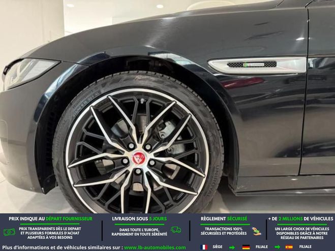 Jaguar XE 180 ch BVA Noir M�tallique de 2016