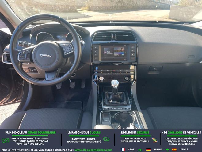 Jaguar XE 180 ch BVM Noir M�tallique de 2016