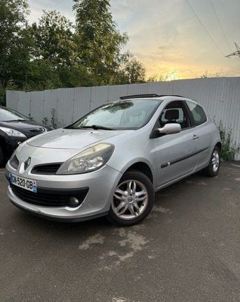 voir détails -Renault Clio 1.2 authentique toit ouvrant Clim jantes à Paris (75) Voir détails -Renault Clio 1.2 authentique toit ouvrant Clim jantes à Paris (75)