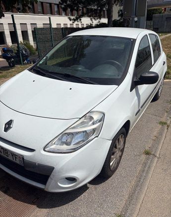 voir détails -Renault Clio 75 cv Clim 80000km à Paris (75) Voir détails -Renault Clio 75 cv Clim 80000km à Paris (75)