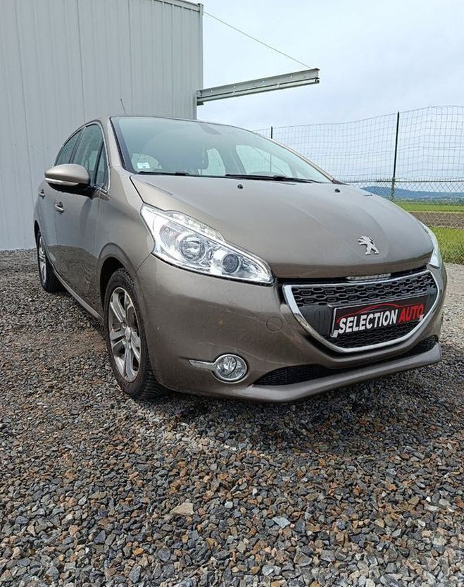 Peugeot 208 allure faible klm Blanc de 2012