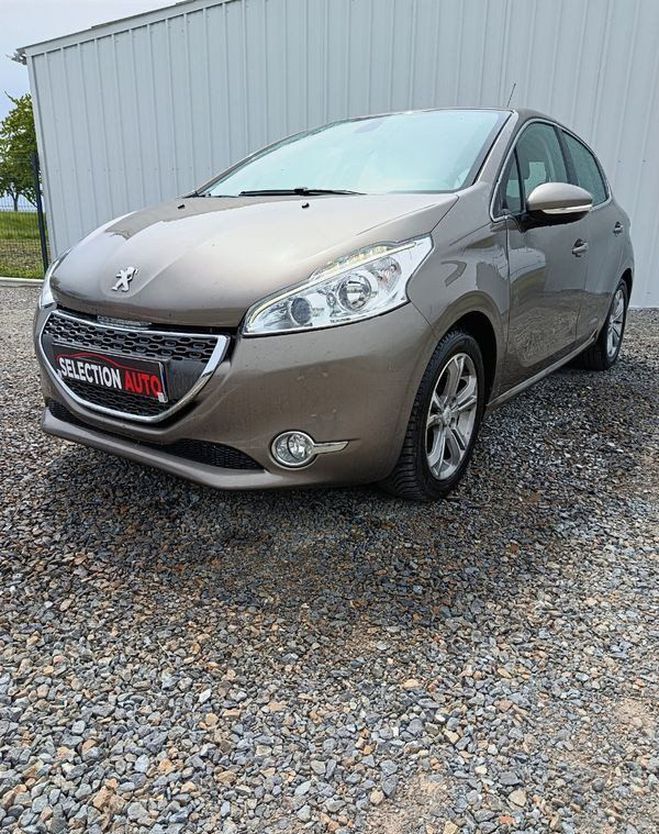 Peugeot 208 allure faible klm Blanc de 2012