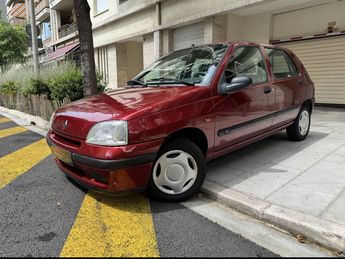  Voir d&eacute;tails -Renault Clio 1.4i Fidji A &agrave; Nice (06)