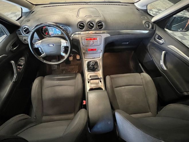 Ford S Max 2.0 TDCI 140ch TITANIUM 7 PLACES   BARRE GRIS de 2009