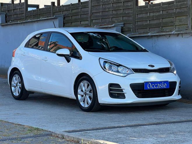 Kia Rio 1.2i 84cv Lounge eco (navig camera clim  Blanc M�tallis� de 