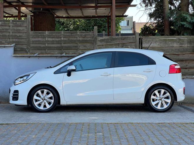 Kia Rio 1.2i 84cv Lounge eco (navig camera clim  Blanc M�tallis� de 