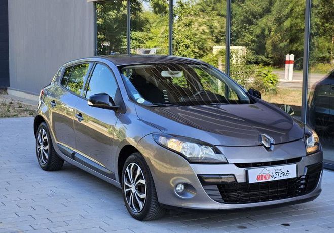 Renault Megane III 1.5 DCI 90CH FAP CARMINAT TOMTOM ECO Gris de 2011
