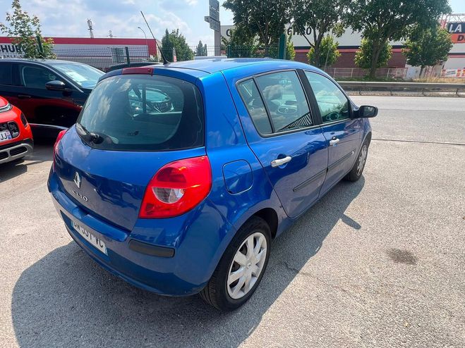 Renault Clio III (2) 1.5 DCI 70 DYNAMIQUE 5P EURO5 CT Bleu clair de 2008