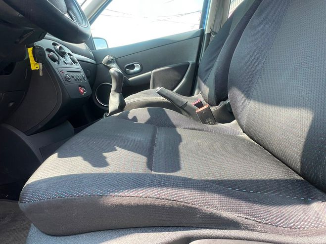 Renault Clio III (2) 1.5 DCI 70 DYNAMIQUE 5P EURO5 CT Bleu clair de 2008