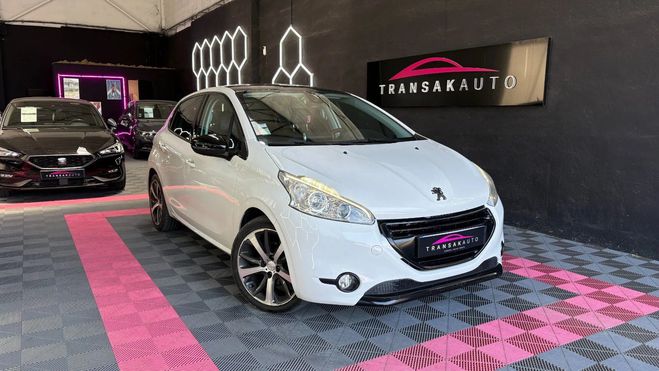 Peugeot 208 feline 120 cv 1.6 bluehdi toit panoramiq Blanc de 2015