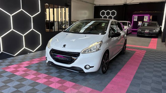 Peugeot 208 feline 120 cv 1.6 bluehdi toit panoramiq Blanc de 2015