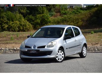 Voir d&eacute;tails -Renault Clio 1.2i 16V - 75 III &agrave; Mougins (06)