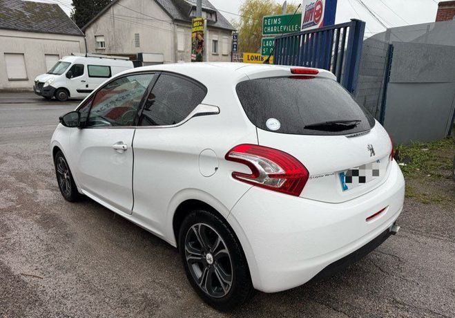 Peugeot 208 Magnifique en 1,4 hdi 70 cv gps Bluetoot Blanc de 2012