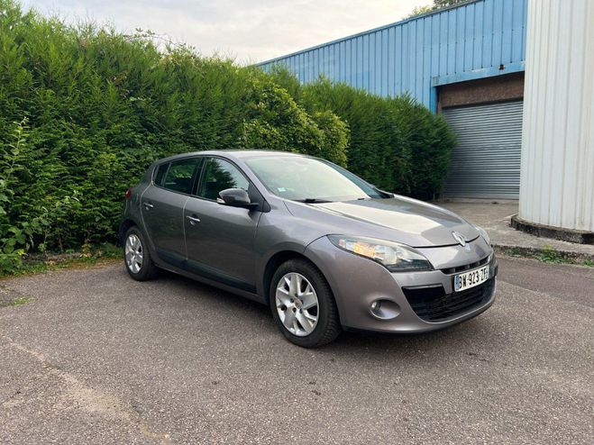 Renault Megane III BERLINE 1.5 dCi 90cv FAP eco2 Expres Gris de 2011