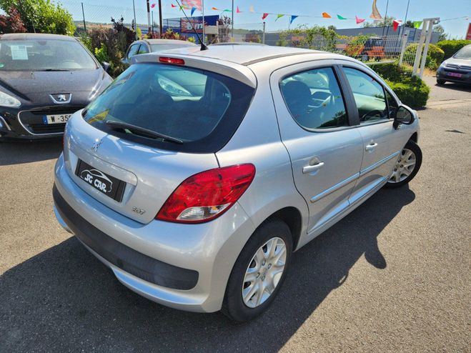 Peugeot 207 1L4 75CH ESSENCE 5 PORTES Gris de 2011