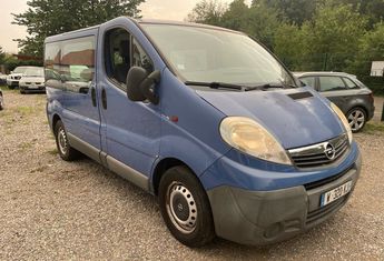  Voir d&eacute;tails -Opel Vivaro BVA  2,5l  9 places &agrave; Wittenheim (68)