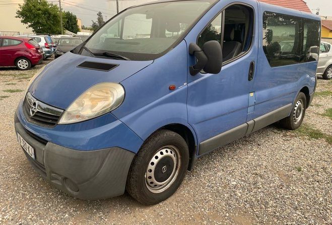 Opel Vivaro BVA  2,5l  9 places  de 2010