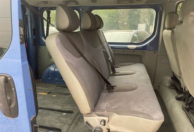 Opel Vivaro BVA  2,5l  9 places  de 2010