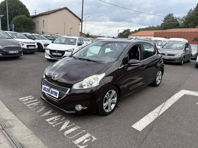 Peugeot 208 1.6 e-HDi FAP Allure 5p ROUGE de 2012