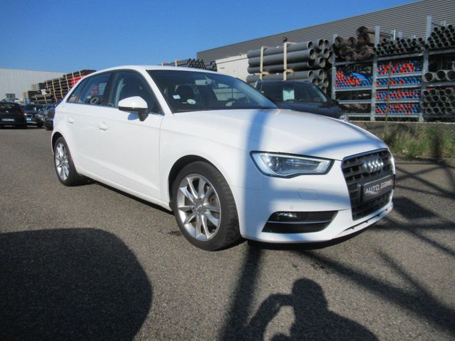Audi A3 Sportback 1.6 tdi 110 cv Ambition Luxe Blanc de 2016