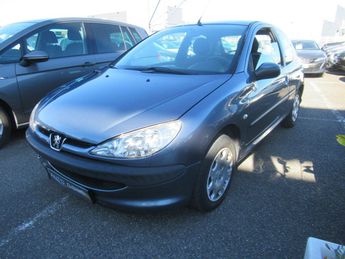  Voir d&eacute;tails -Peugeot 206 1.4 75 CV EN L ETAT &agrave; Aubi�re (63)