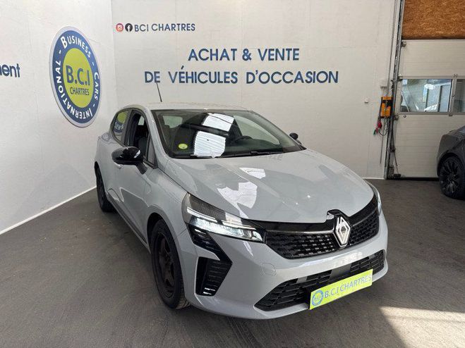 Renault Clio V 1.5 BLUE DCI 100CH EVOLUTION AUTO ECOL Gris C de 2024