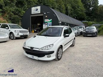  Voir d&eacute;tails -Peugeot 206 1.6 i 110cv XT BVA 3�me main &agrave; Sathonay-Camp (69)