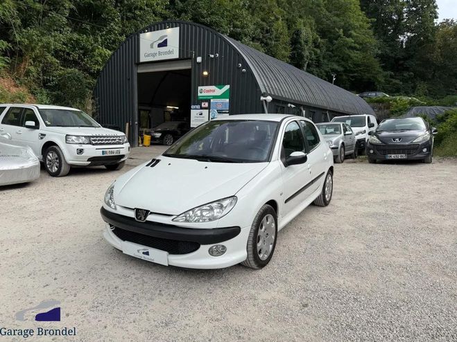 Peugeot 206 1.6 i 110cv XT BVA 3�me main Blanc de 2005