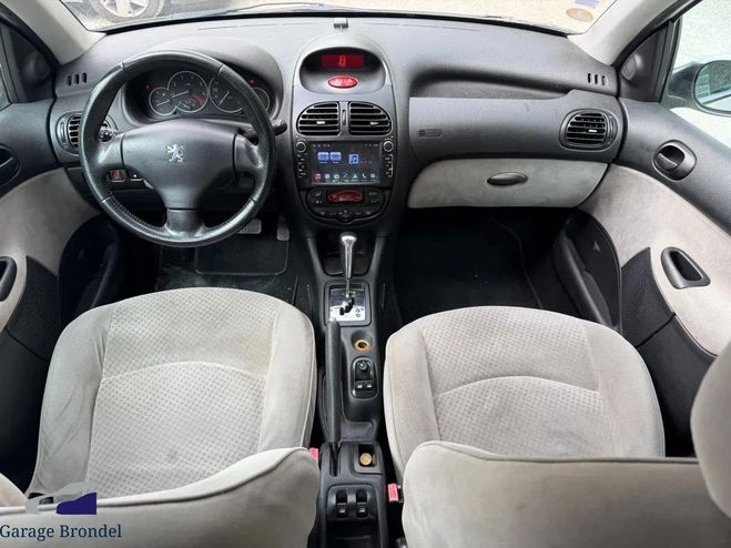 Peugeot 206 1.6 i 110cv XT BVA 3�me main Blanc de 2005