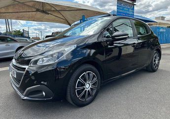  Voir d&eacute;tails -Peugeot 208 5 portes 1.2l vti 82ch CarPlay climatisa &agrave; Montfermeil (93)
