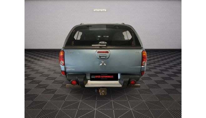 Mitsubishi L 200 L 2.5 DI-D Intense Doppelkabine 4WD Gris de 2008