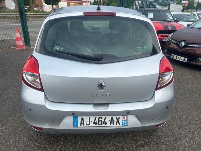 Renault Clio III (2) 1.5 DCI 70 DYNAMIQUE 5P EURO5 OK Blanc de 2009