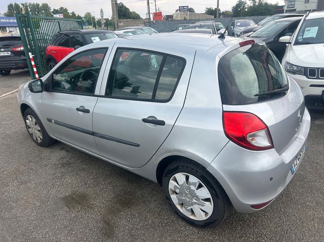 Renault Clio III (2) 1.5 DCI 70 DYNAMIQUE 5P EURO5 OK Blanc de 2009