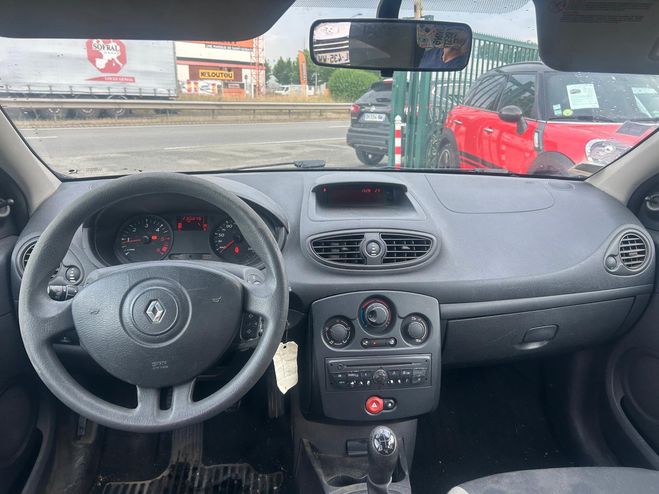 Renault Clio III (2) 1.5 DCI 70 DYNAMIQUE 5P EURO5 OK Blanc de 2009