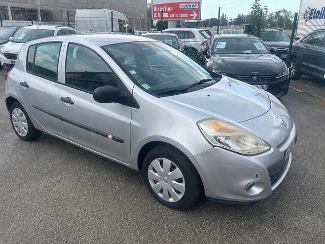 Renault Clio III (2) 1.5 DCI 70 DYNAMIQUE 5P EURO5 OK Blanc de 2009