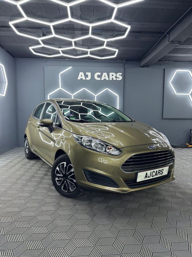 Ford Fiesta 1.5 tdci 75ch distri neuve clim jeune pe Brun de 2014