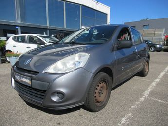  Voir d&eacute;tails -Renault Clio II Ph. 2 1.2 16v 75 Authentique EN L &agrave; Aubi�re (63)
