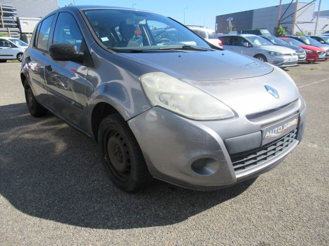 Renault Clio II Ph. 2 1.2 16v 75 Authentique EN L Gris de 2009