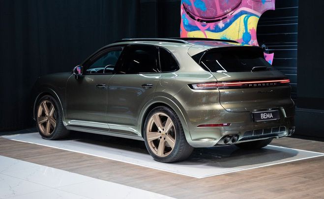 Porsche Cayenne TURBO E-HYBRID 739cv | Paint to Sample T Vert de 2024