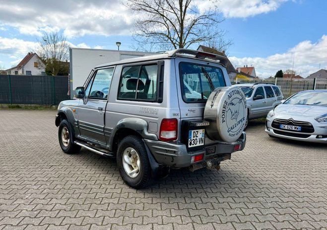Hyundai Galloper Galloper, un solide 4x4 de 2001 avec 222 Gris de 2001