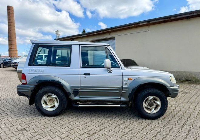 Hyundai Galloper Galloper, un solide 4x4 de 2001 avec 222 Gris de 2001